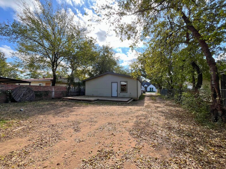 Building Photo - 3913 Chenault St