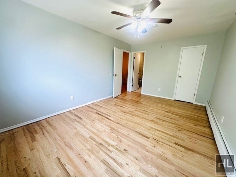 Building Photo - South Canarsie 4 Bed/2.5 Bath Beautiful Ho...