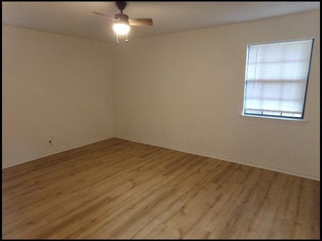 Building Photo - 400 Maxine Ave