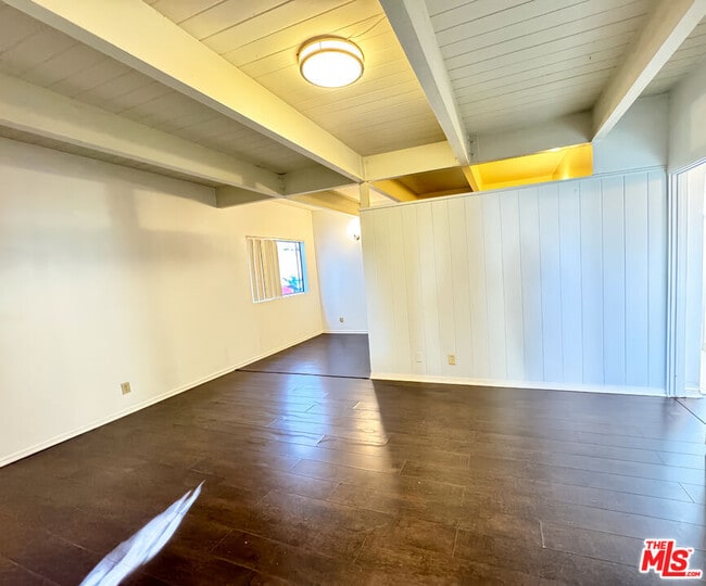 Building Photo - 451 S Oakhurst Dr