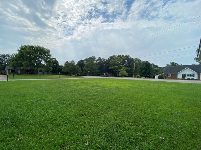 Building Photo - Pet Friendly Home For Rent Near Post!