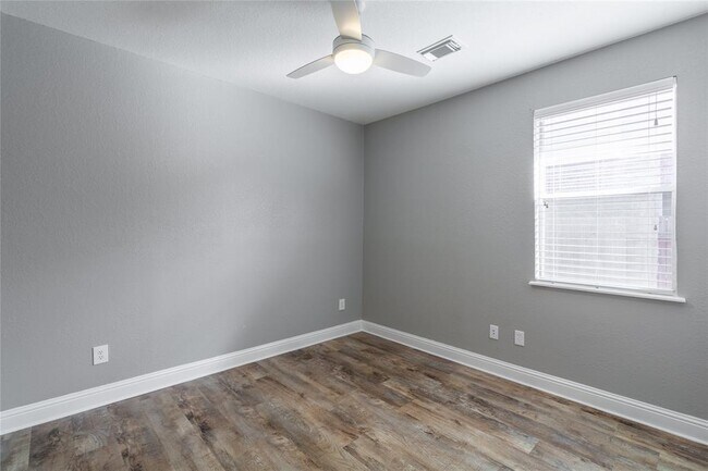 Building Photo - 20851 Cottage Cove Ln