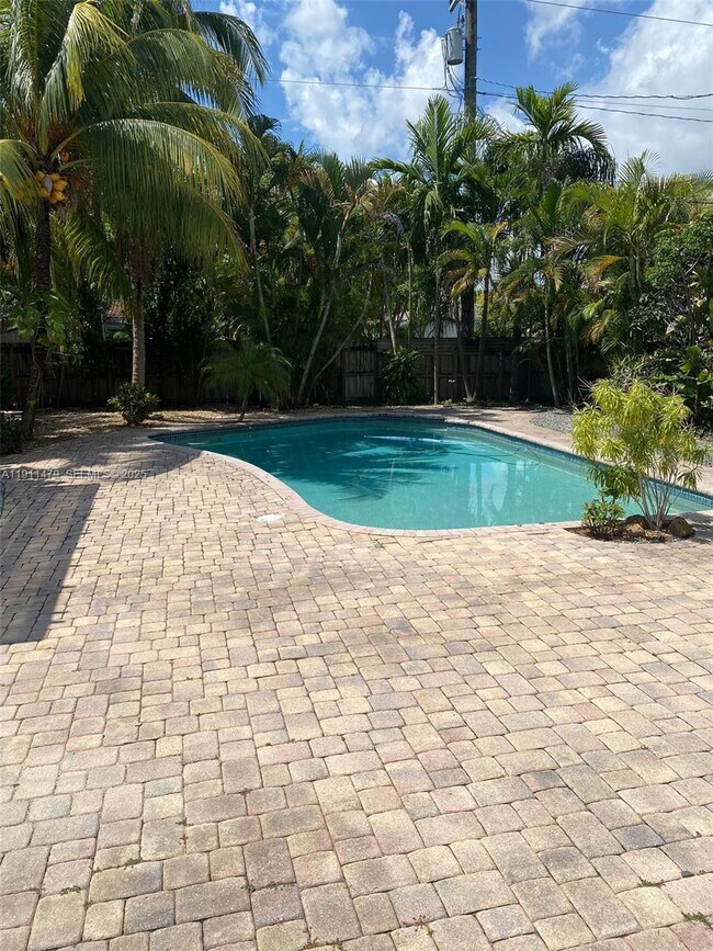 Building Photo - 1516 Funston St