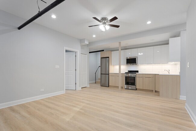 Building Photo - 7381 N Damen Ave