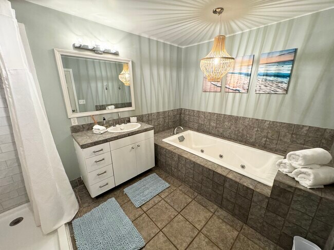 Building Photo - 714-714 Kanalani Pl