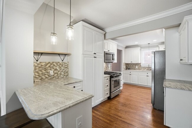 Building Photo - Historic Wesley Heights Home | Walkable to Uptown | 2 Primary Suites