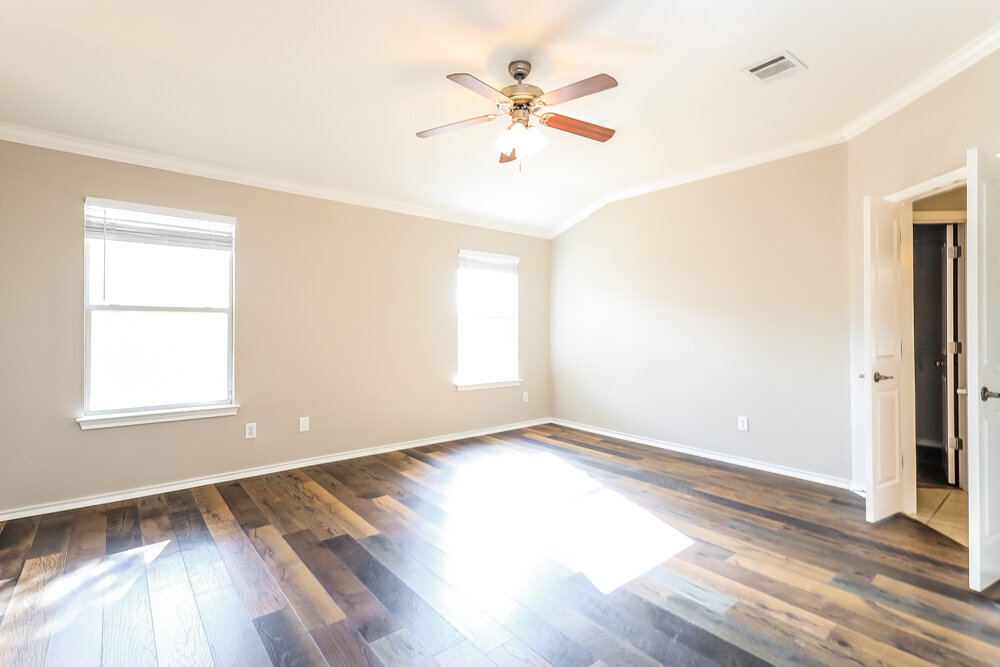 Building Photo - 610 Point Meadow