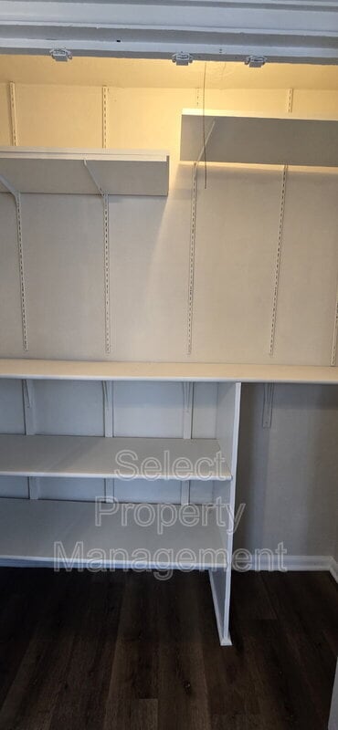 Building Photo - 2425 White Oak Ave