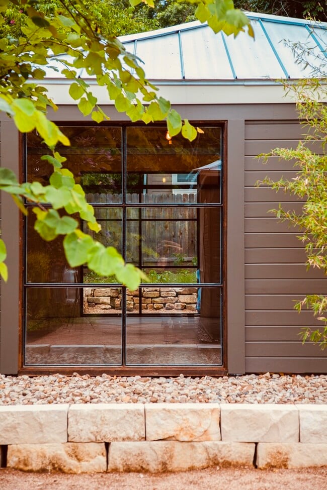 Building Photo - 1306 Oxford Ave