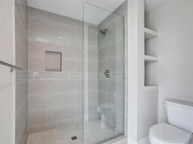 Building Photo - 1724 SE Ramona Street