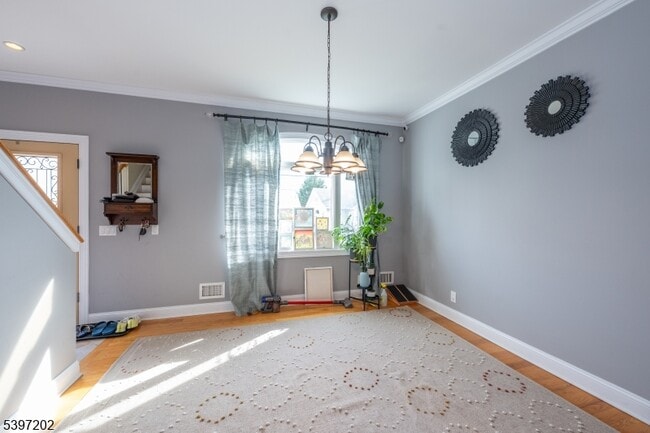 Building Photo - 27 Evergreen Ave