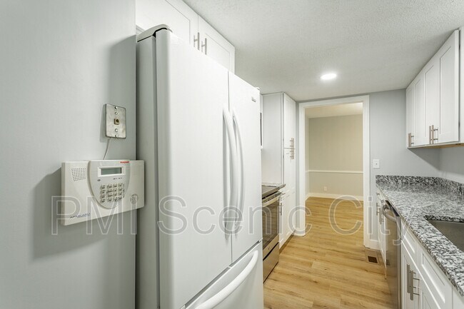 Building Photo - 508 Briar Park Ln