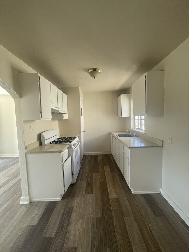 Building Photo - 7095 Alameda Ave