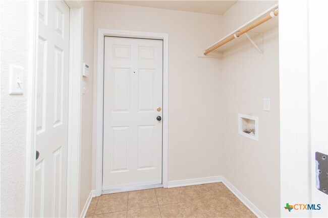 Building Photo - 6501 Alvin Dr
