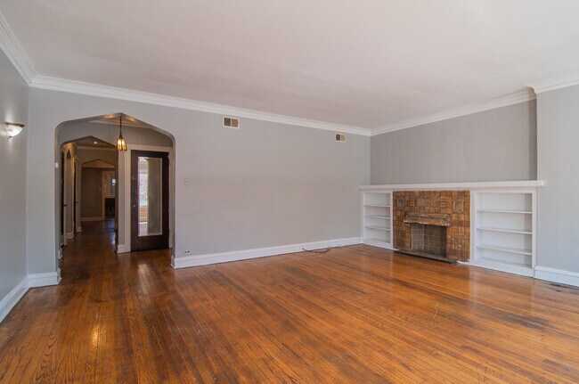 Building Photo - 7839 S Kingston Ave