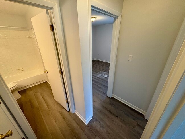 Building Photo - 709 Montclair Dr