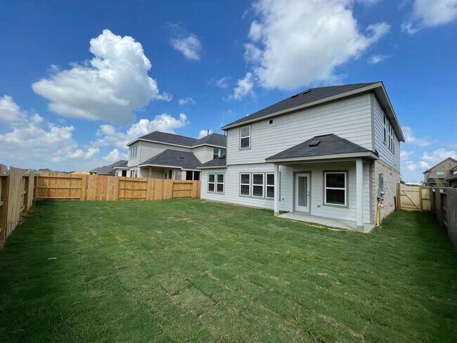 Building Photo - 815 Summer Vlg Wy