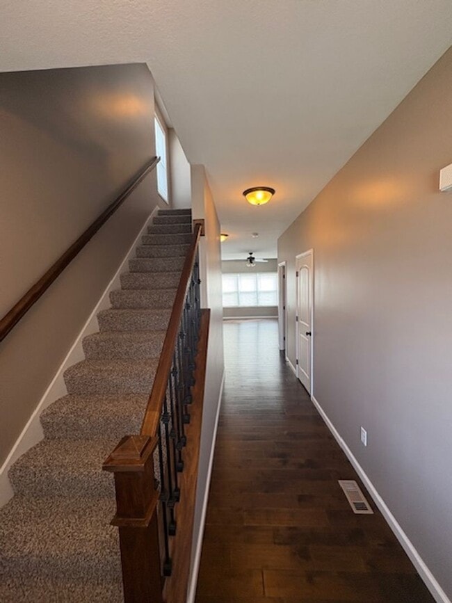 Building Photo - 3 Bedroom / 3 Bath Duplex in Washington