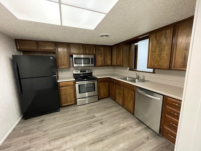 Building Photo - 7916 Albany Ave