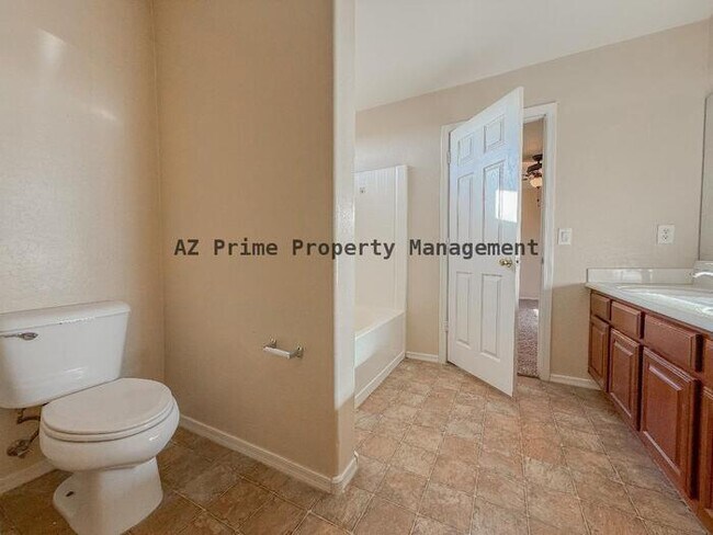 Building Photo - 24016 N Oasis Blvd