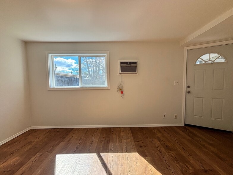 Building Photo - 302 Union St