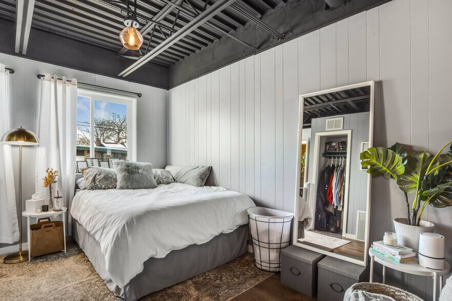 Building Photo - 2437 Atwood Ave