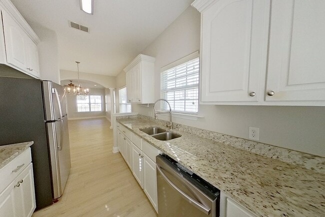 Building Photo - 303 Summercreek Cove