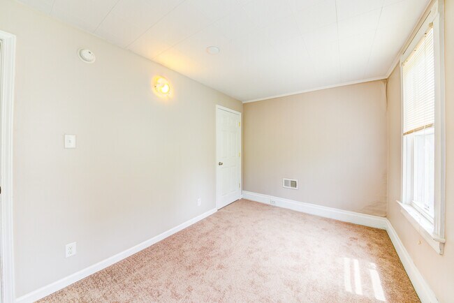 Building Photo - Available JUNE 2026  - Beautiful 3+ Bedroom Home w/ City Views!