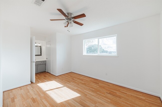 Building Photo - 1615 Junker St