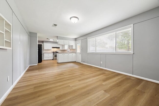 Building Photo - 10622 Oasis Dr