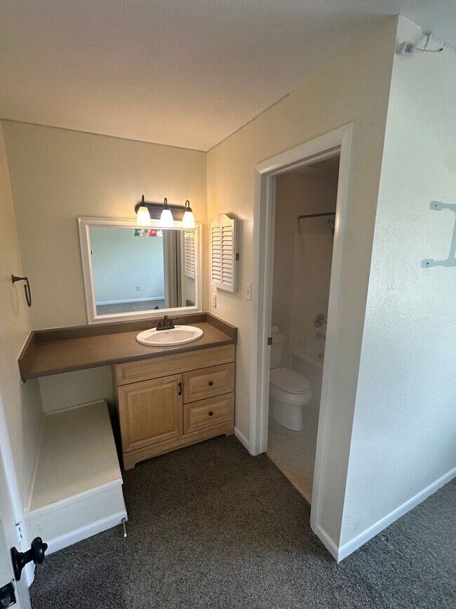 Building Photo - Yacht Club Condo - Great 3 Bedroom/2 Bath Unit w/Lake Access