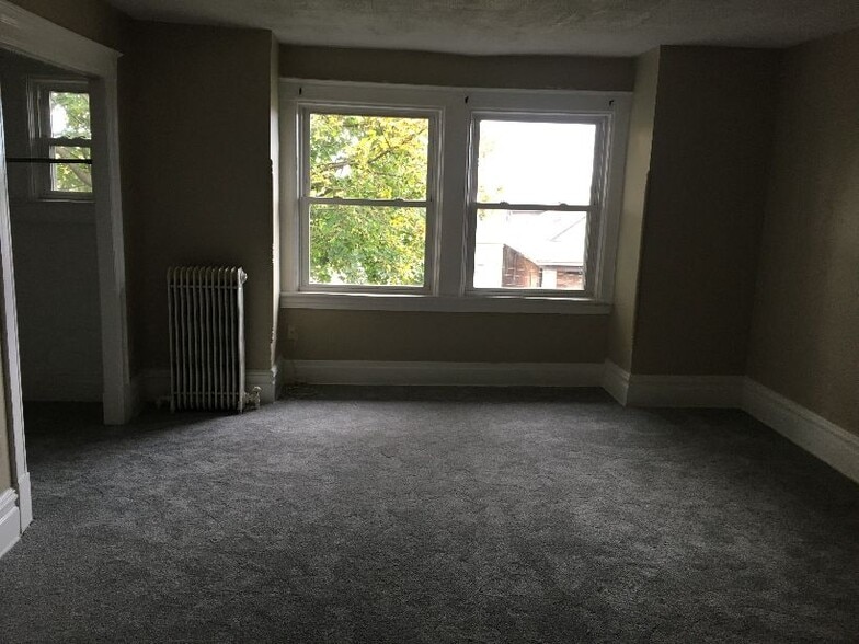 bedroom - 1504 Hillsdale Ave