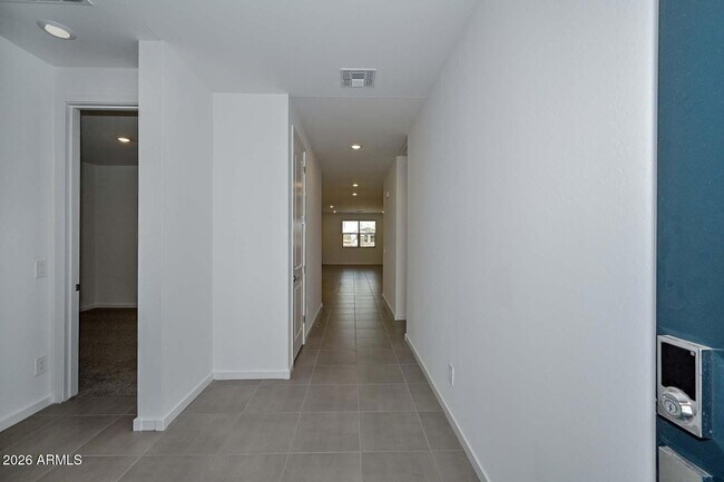 Building Photo - 16004 W Honeysuckle Dr