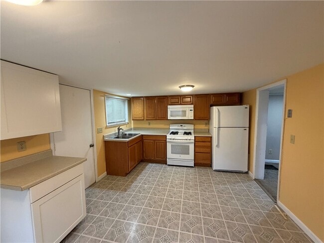 Building Photo - 24 Maynard Ave