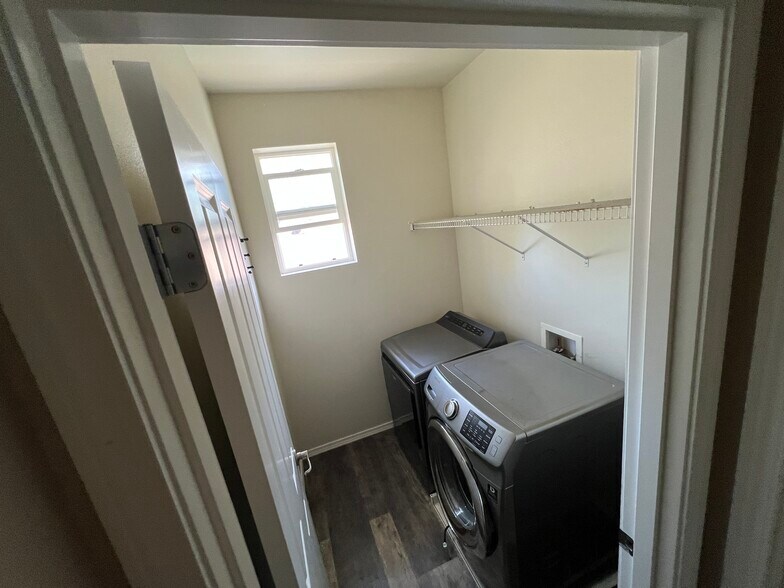 Laundry room - 3601 Lanyard Dr NE