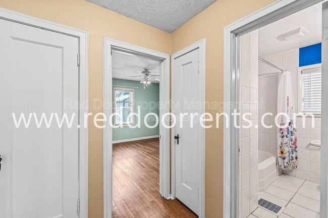 Building Photo - 6115 Indianola Ave