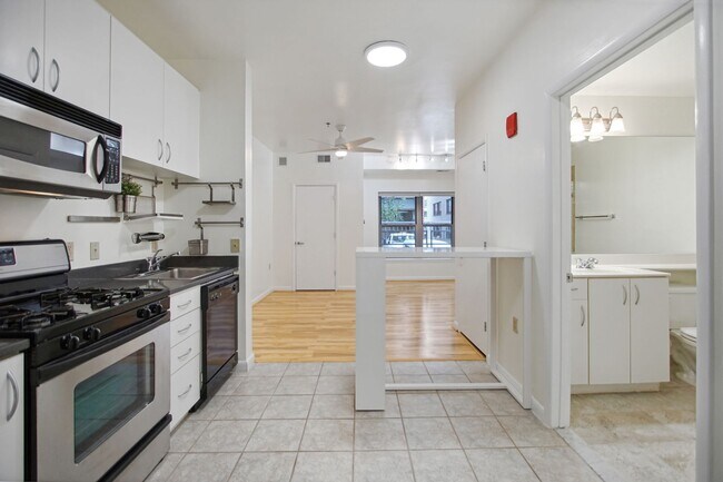 Building Photo - Logan Circle! //Professionally Managed & Recently Renovated // Studio  // Open Floor-Plan in a Mo...