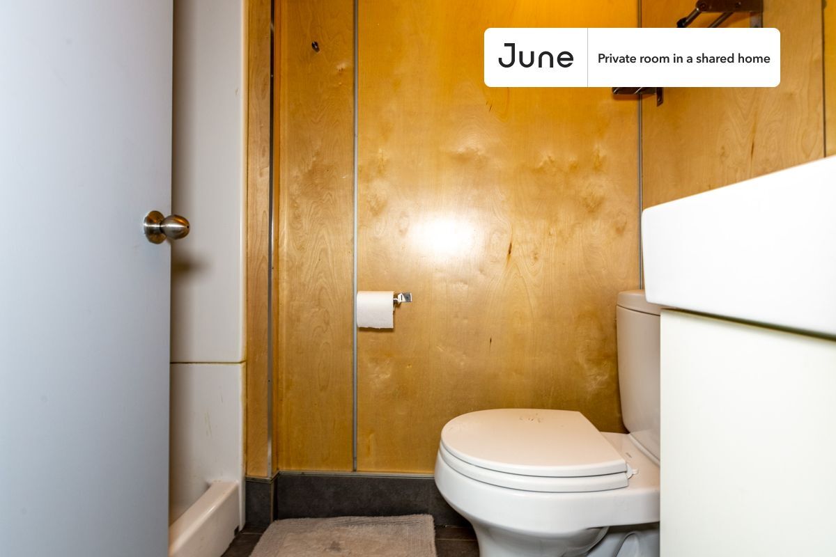 Building Photo - Room in Shared 6 bed/6 bath home