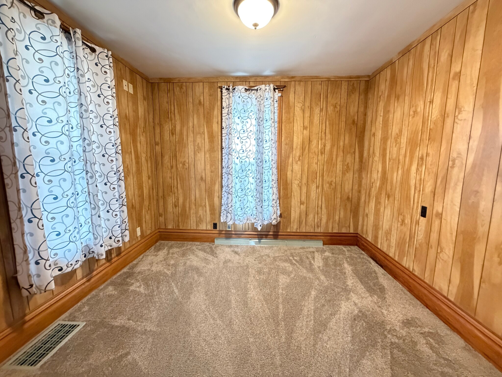 Building Photo - 102 1st St