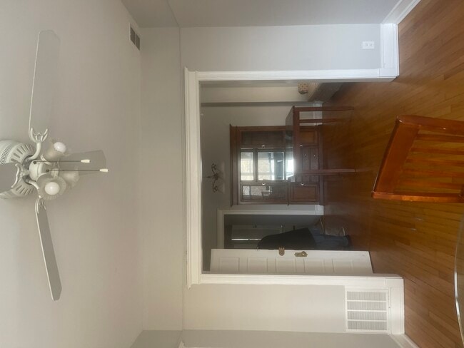 Building Photo - 3248 N Clark St