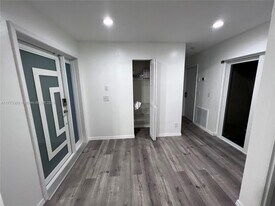Building Photo - 11041 SW 11th Ct