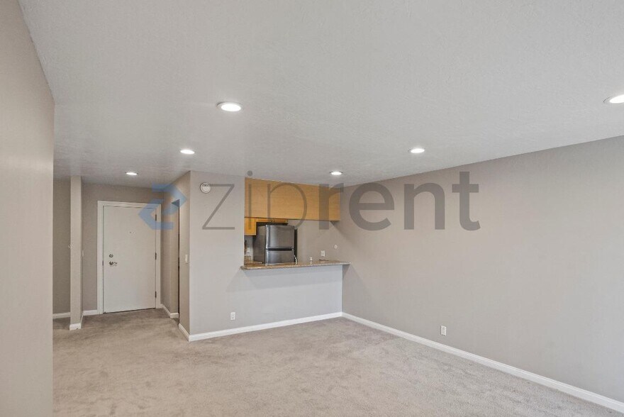 Building Photo - 1085 Murrieta Blvd