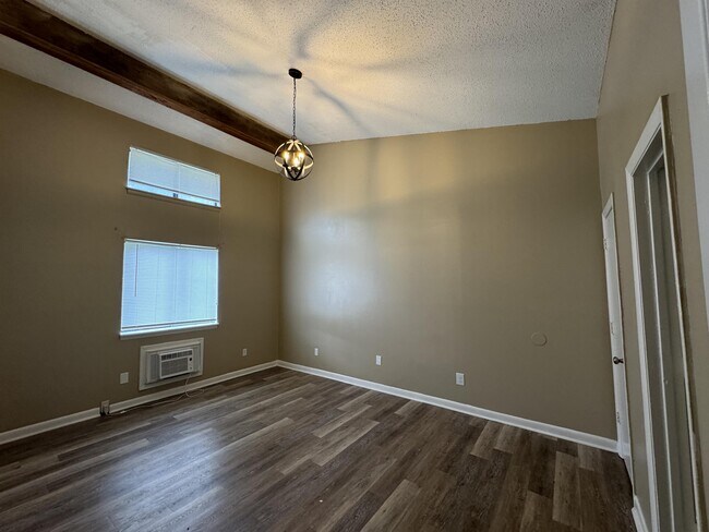 Building Photo - 3700 Squaw Valley Dr SW