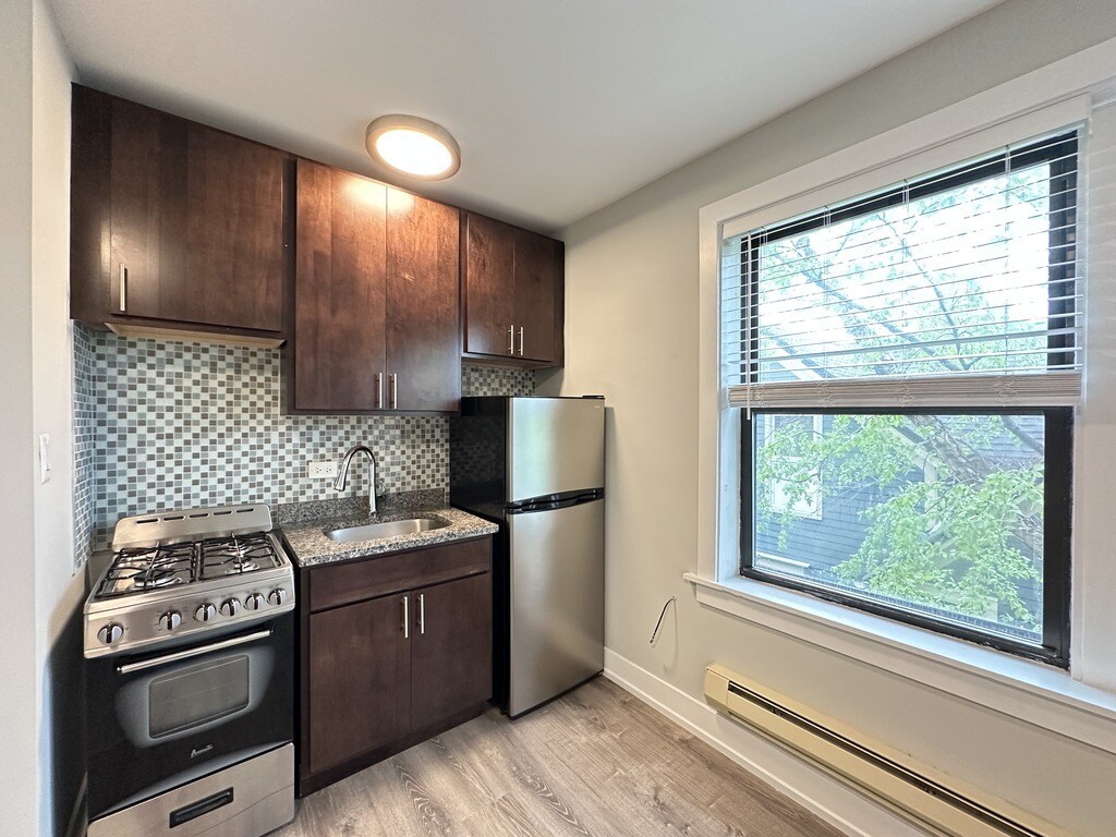 Building Photo - 4349 N Damen Ave