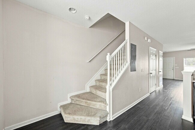 Building Photo - END-UNIT TOWNHOME FOR RENT IN GATED WYNCHASE AT FORE RANCH!