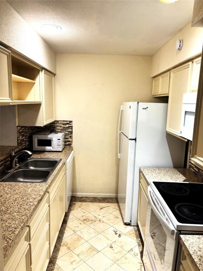 Building Photo - 3025 Walnut Bend Ln