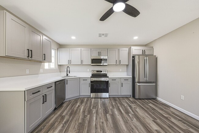 Primary Photo - 329 N 12th St