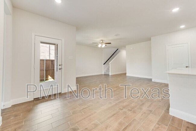 Building Photo - 737 Portina Dr