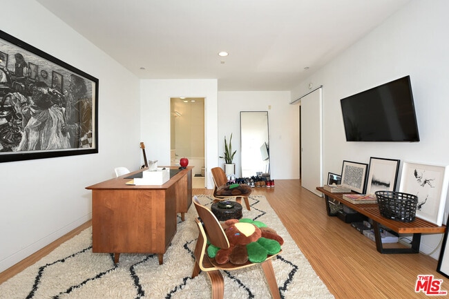 Building Photo - 1140 N Formosa Ave