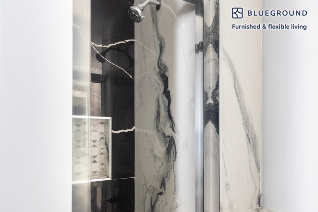 Building Photo - 161 W 54th St